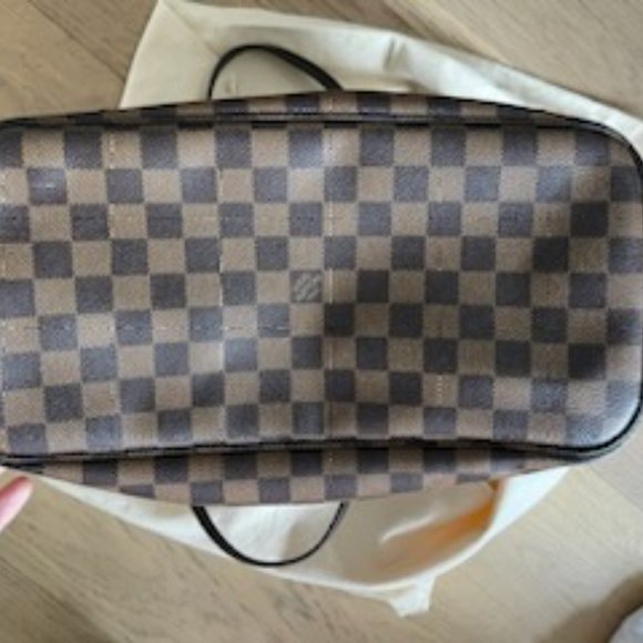 Authentic LV Neverfull MM - Picture 8 of 13